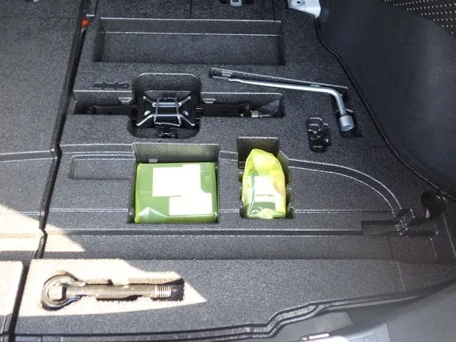 トヨタ　プリウス