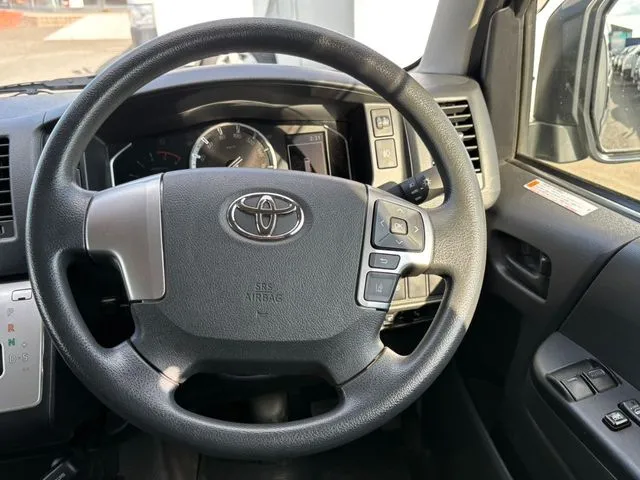 トヨタ ハイエースバン 2WD