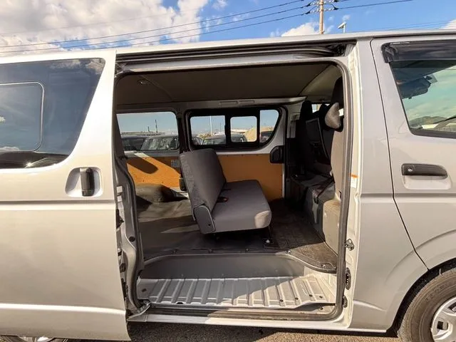 トヨタ ハイエースバン 2WD
