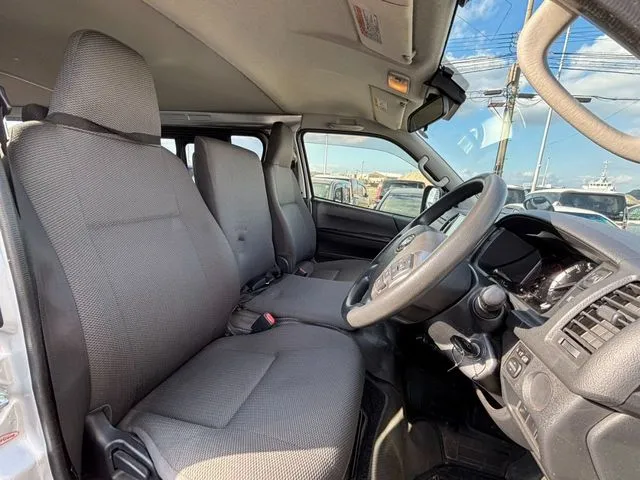 トヨタ ハイエースバン 2WD