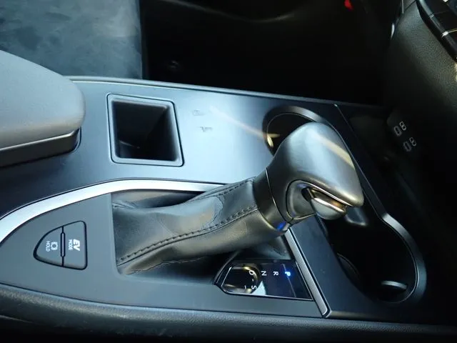 トヨタ　レクサス　ＵＸ２５０ｈ