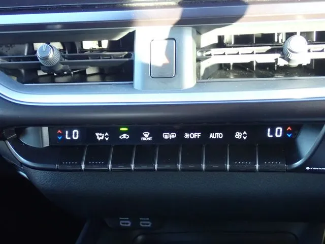 トヨタ　レクサス　ＵＸ２５０ｈ