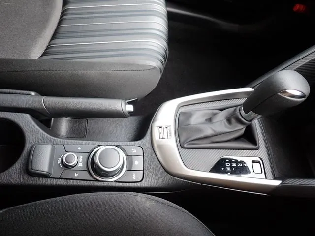 ＭＡＺＤＡ２（マツダ）の車両写真