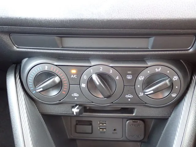 ＭＡＺＤＡ２（マツダ）の車両写真