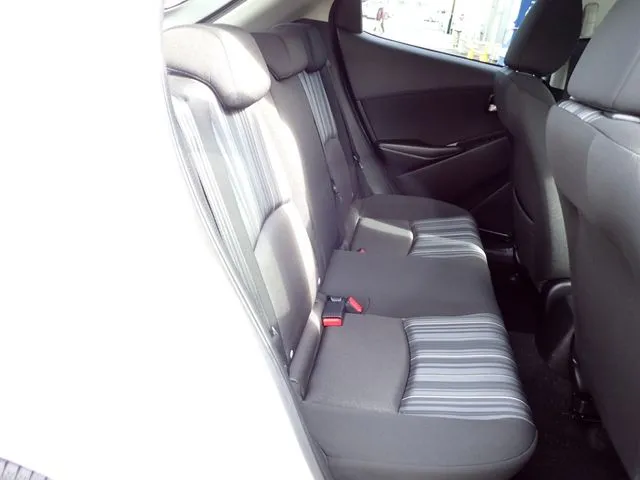 ＭＡＺＤＡ２（マツダ）の車両写真