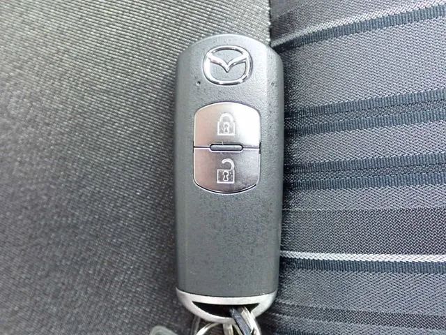 ＭＡＺＤＡ２（マツダ）の車両写真