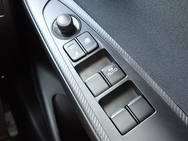 ＭＡＺＤＡ２（マツダ）の車両写真