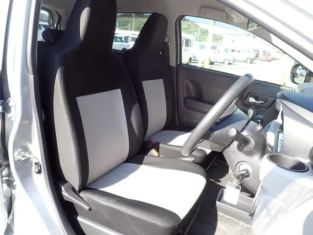 ダイハツ　ミラ　イース