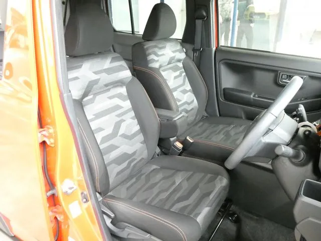 タフト（ダイハツ）の車両写真