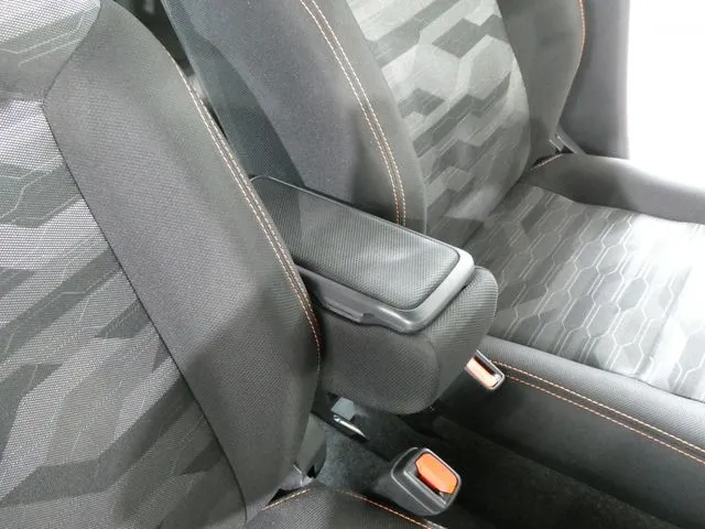 タフト（ダイハツ）の車両写真