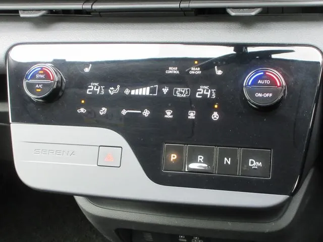 ニッサン セレナ 4WD