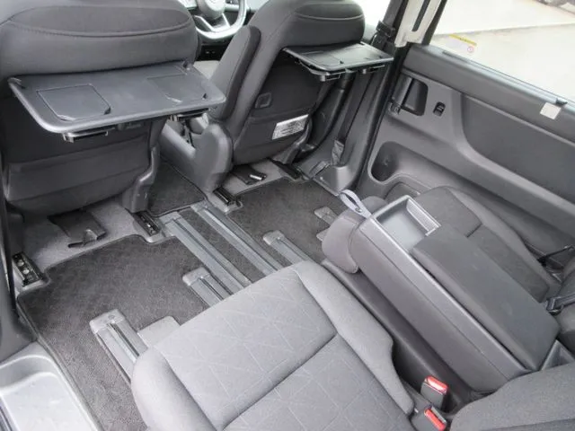 ニッサン セレナ 4WD