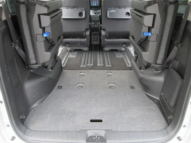 ニッサン セレナ 4WD