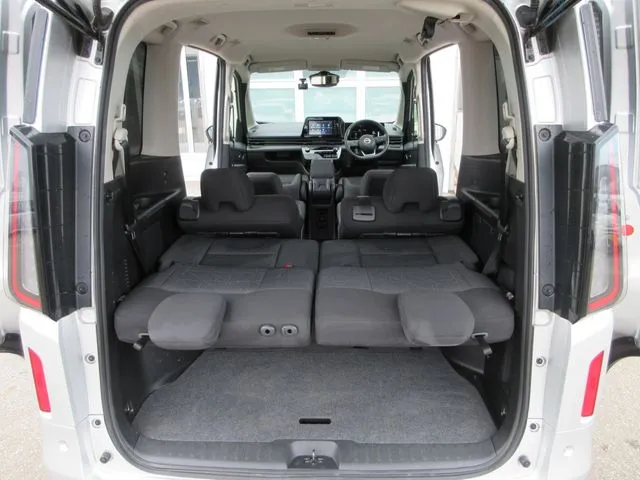 ニッサン セレナ 4WD