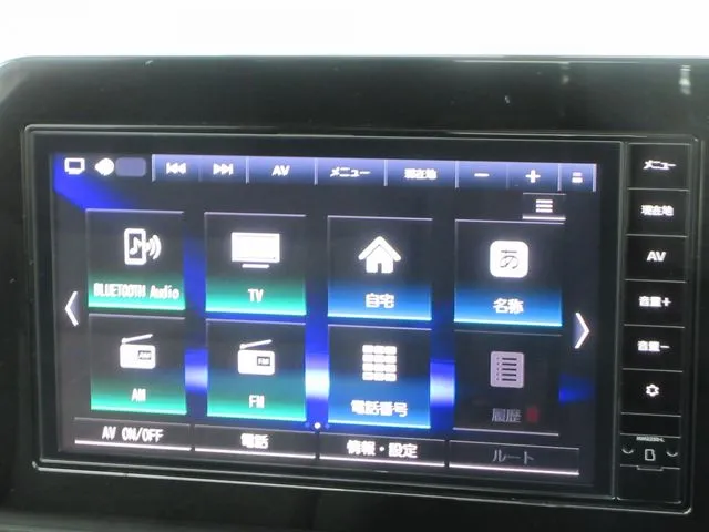 ニッサン セレナ 4WD