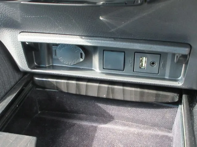 トヨタ　クラウン　セダン　ハイブリッド　４ＷＤ