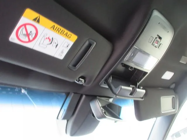 トヨタ　クラウン　セダン　ハイブリッド　４ＷＤ