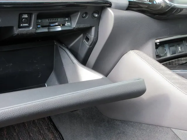 トヨタ　クラウン　セダン　ハイブリッド　４ＷＤ