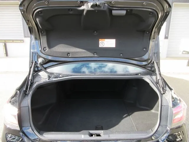 トヨタ　クラウン　セダン　ハイブリッド　４ＷＤ