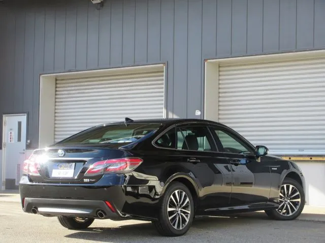 トヨタ　クラウン　セダン　ハイブリッド　４ＷＤ