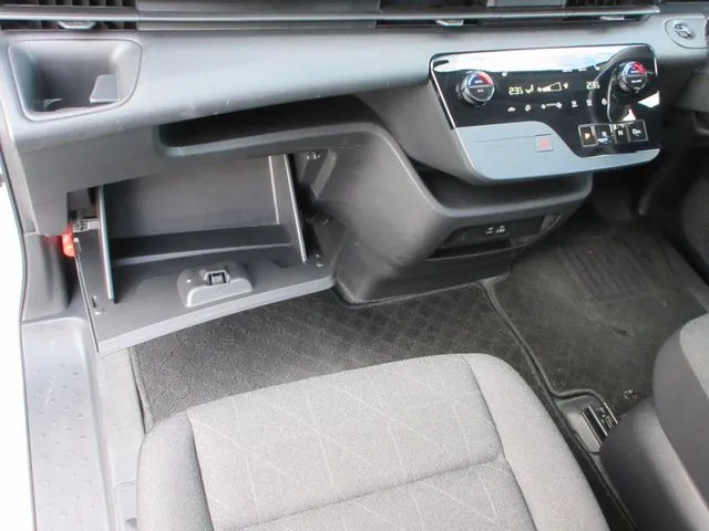 セレナ 4WD(ニッサン)の車両写真