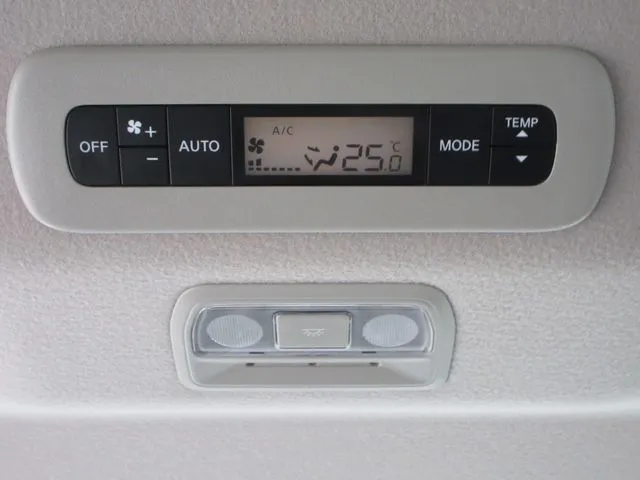 セレナ 4WD(ニッサン)の車両写真