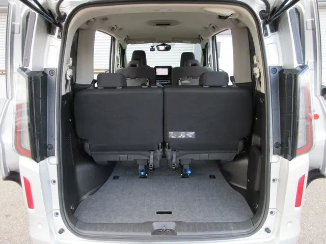 セレナ 4WD(ニッサン)の車両写真