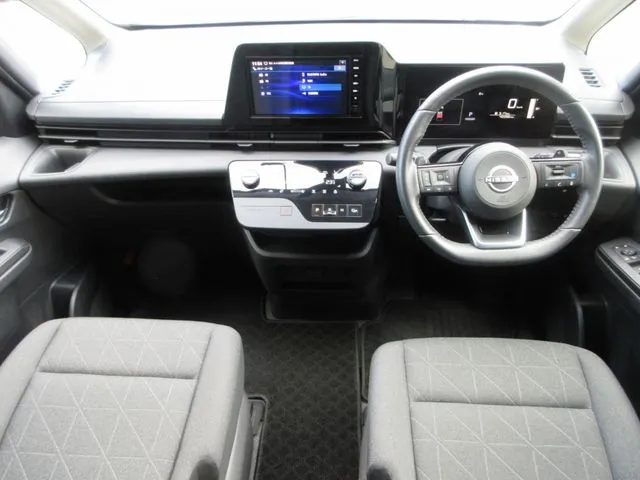 セレナ 4WD(ニッサン)の車両写真