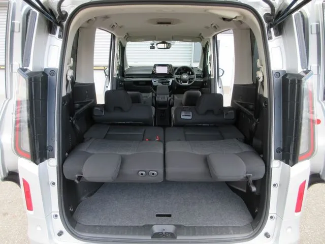 セレナ 4WD(ニッサン)の車両写真