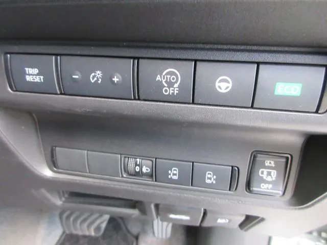 セレナ 4WD(ニッサン)の車両写真