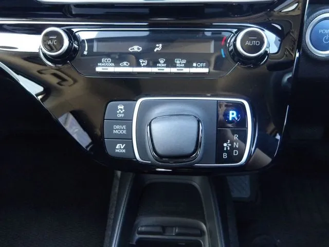 アクア（トヨタ）の車両写真