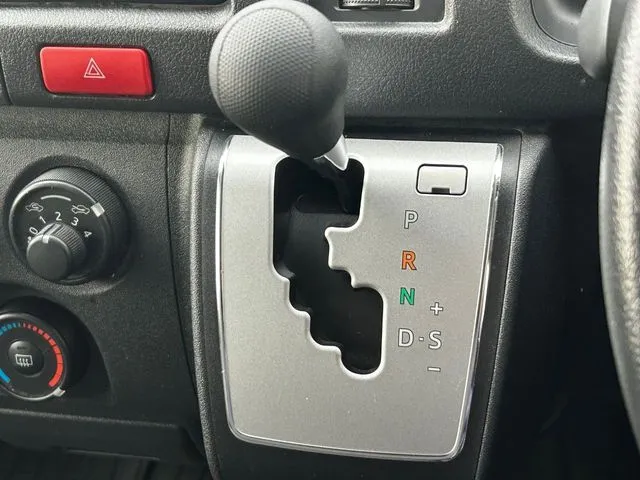 トヨタ　ハイエースバン　１．２５ｔ　２ＷＤ