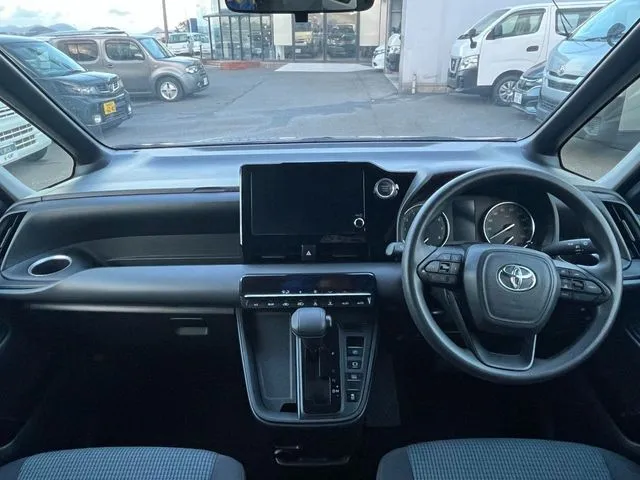 ノア　④ 型式:6AA-ZWR95W｜ノア(トヨタ)の総合情報 | 【グーネット】