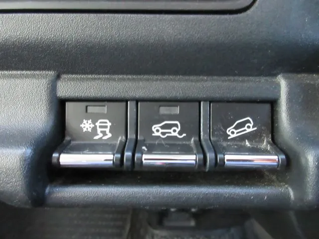 マツダ フレアクロスオーバー 4WD