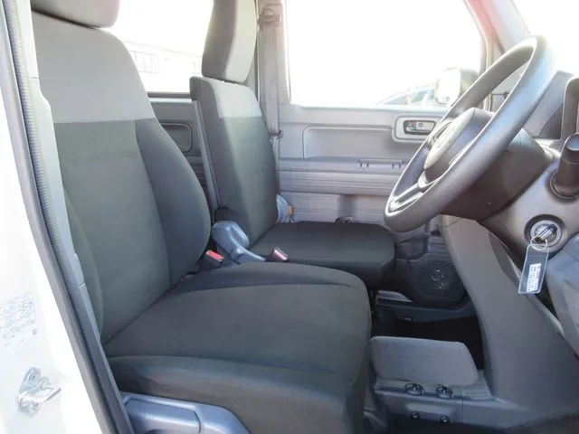 ホンダ　Ｎ－ＶＡＮ　４ＷＤ