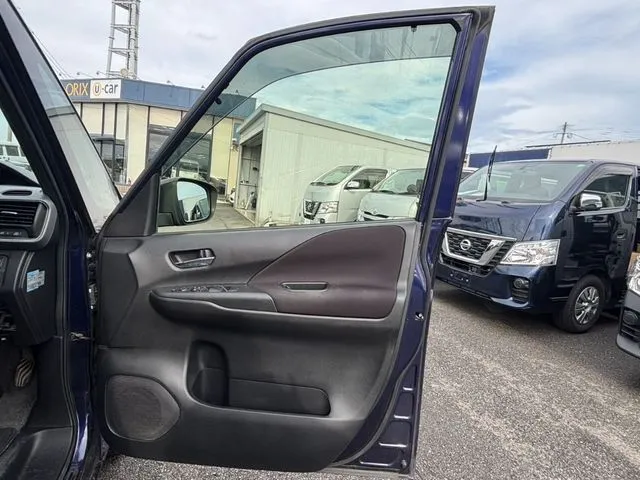 セレナ Sハイブリッド(ニッサン)の車両写真