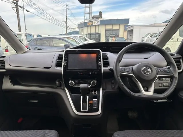 セレナ Sハイブリッド(ニッサン)の車両写真