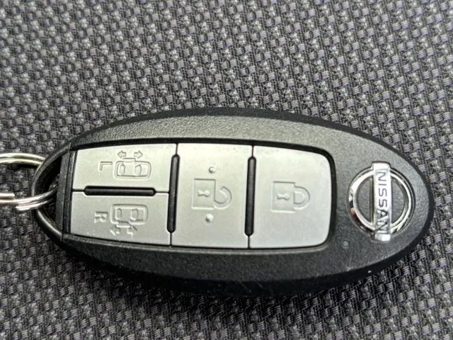 セレナ Sハイブリッド(ニッサン)の車両写真