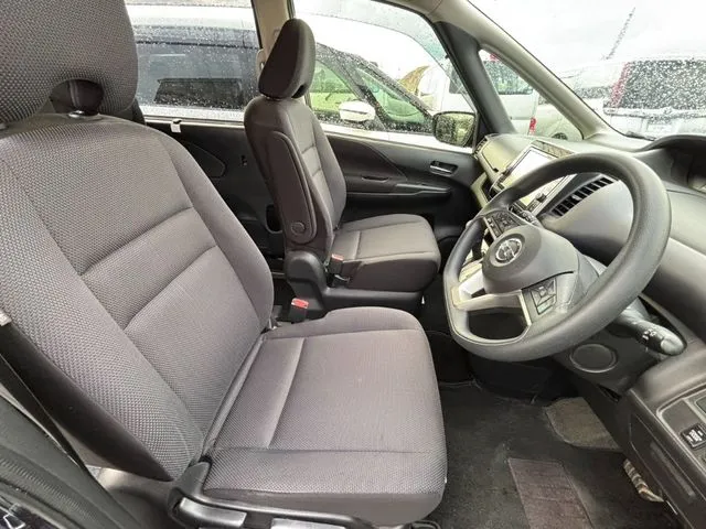 セレナ Sハイブリッド(ニッサン)の車両写真