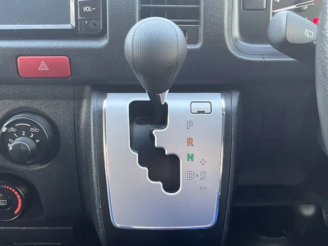 ハイエースバン　１．２５ｔ　２ＷＤ（トヨタ）の車両写真