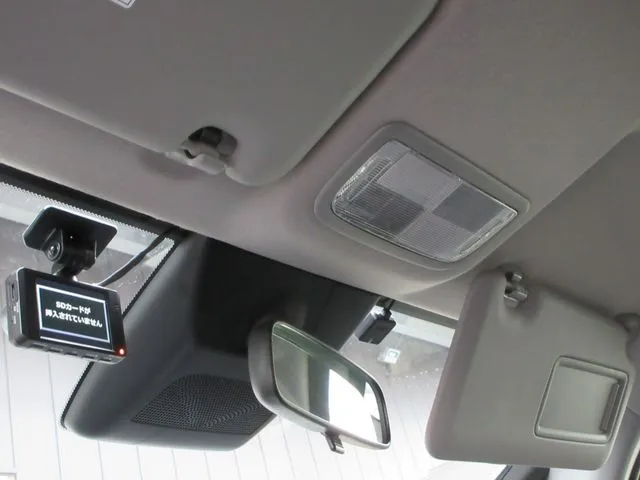 ホンダ　フィット　ｅ：ＨＥＶ　４ＷＤ