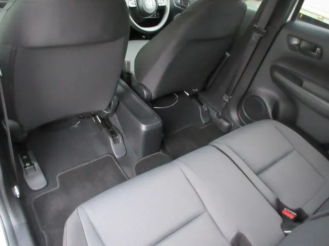 ホンダ　フィット　ｅ：ＨＥＶ　４ＷＤ