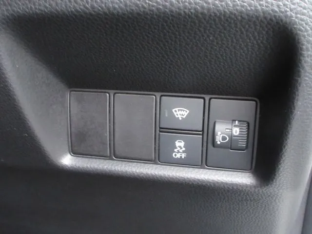 ホンダ　フィット　ｅ：ＨＥＶ　４ＷＤ