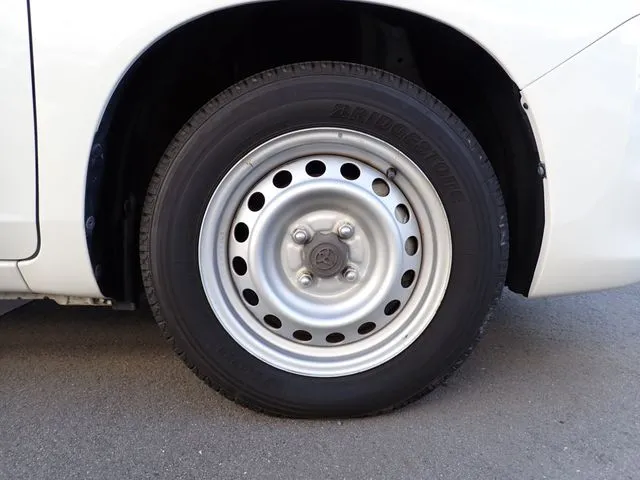 サクシードバン　２ＷＤ（トヨタ）の車両写真