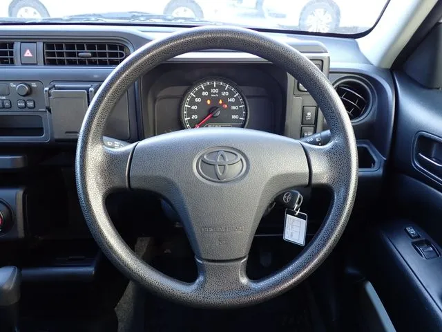 サクシードバン　２ＷＤ（トヨタ）の車両写真