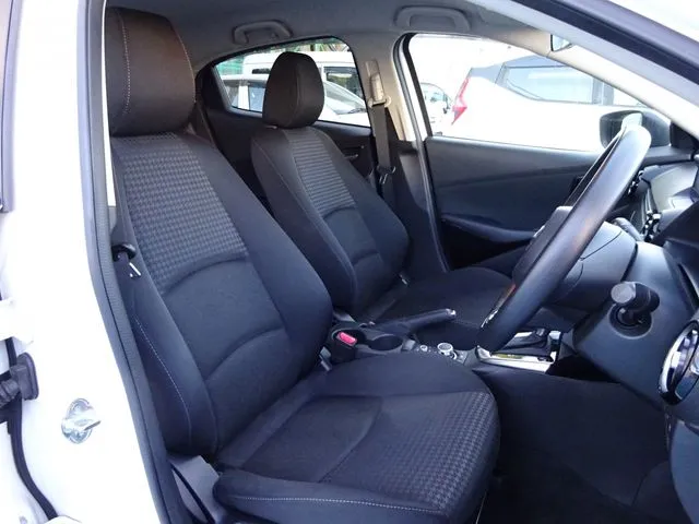 デミオ(マツダ)の車両写真