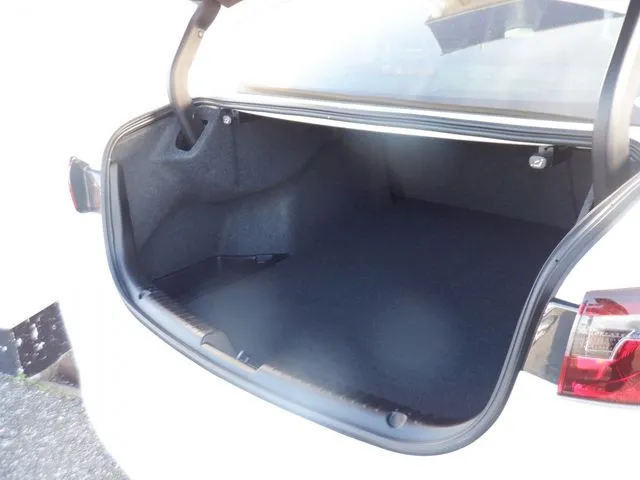 ＭＡＺＤＡ６　セダン（マツダ）の車両写真