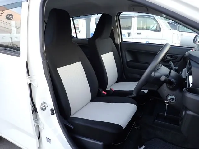 ミラ イース(ダイハツ)の車両写真