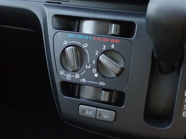 ミラ イース(ダイハツ)の車両写真