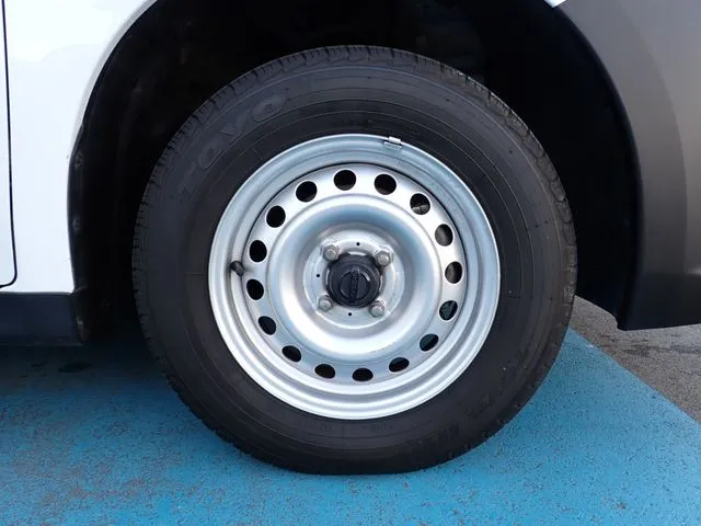 ニッサン　ＮＶ１５０　ＡＤ　４ＷＤ